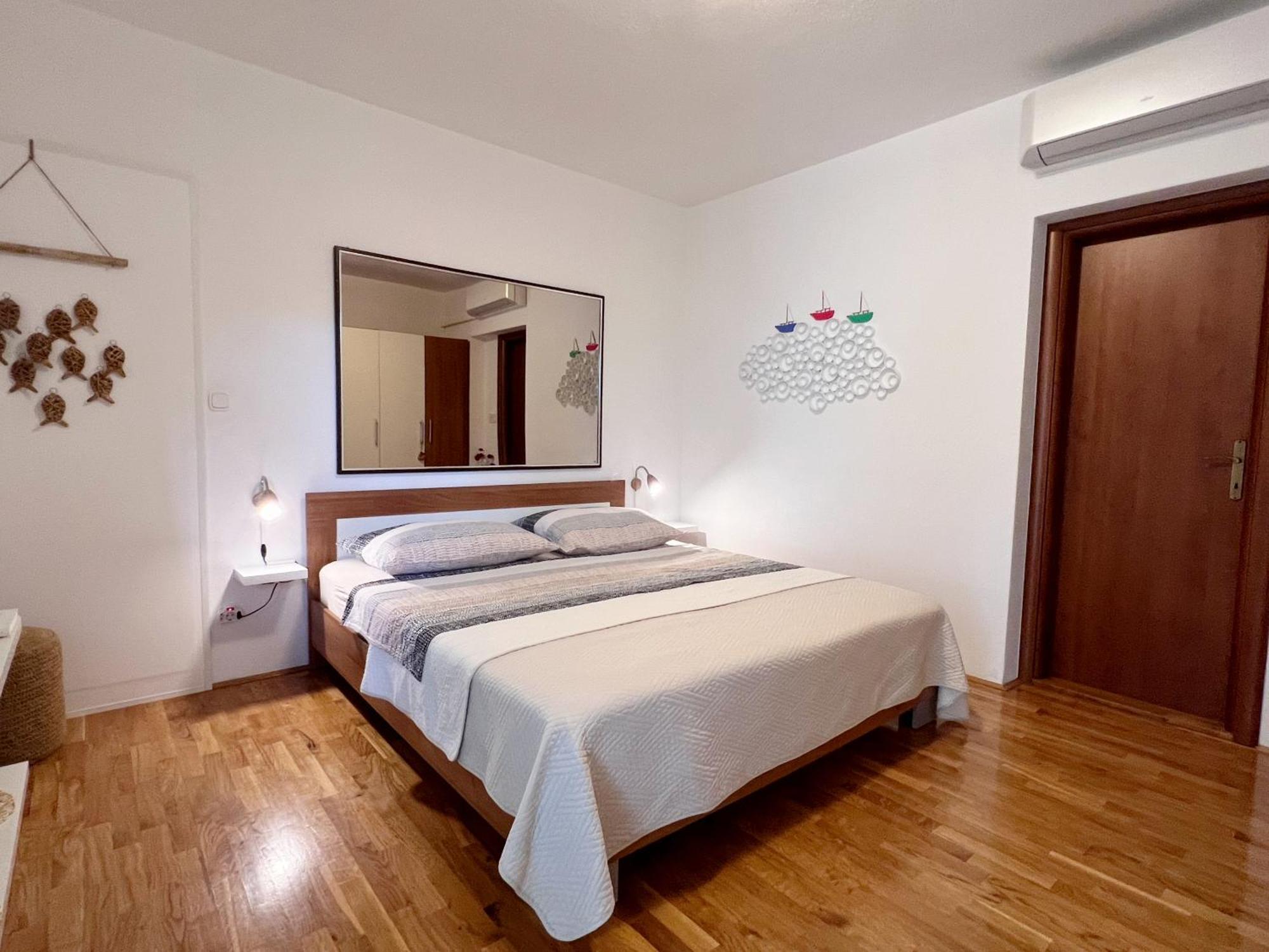 Room Tai - Spacious And Comfy With Private Terrace Đảo Hvar Ngoại thất bức ảnh