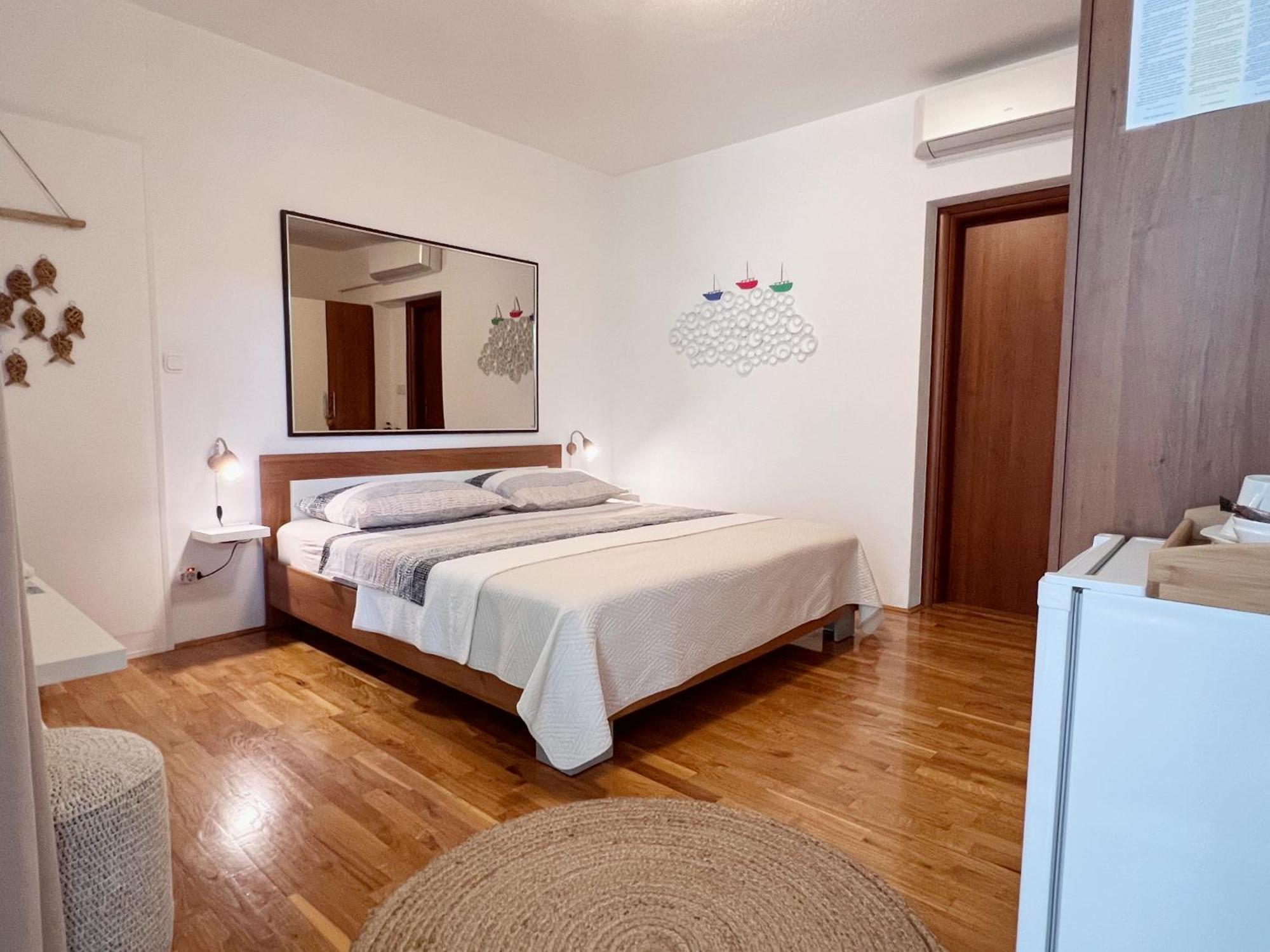 Room Tai - Spacious And Comfy With Private Terrace Đảo Hvar Ngoại thất bức ảnh