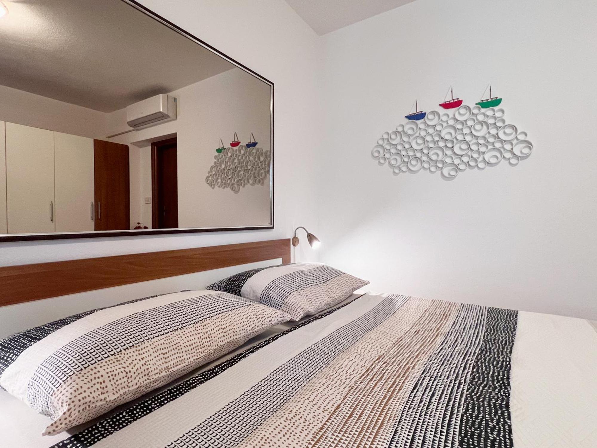 Room Tai - Spacious And Comfy With Private Terrace Đảo Hvar Ngoại thất bức ảnh