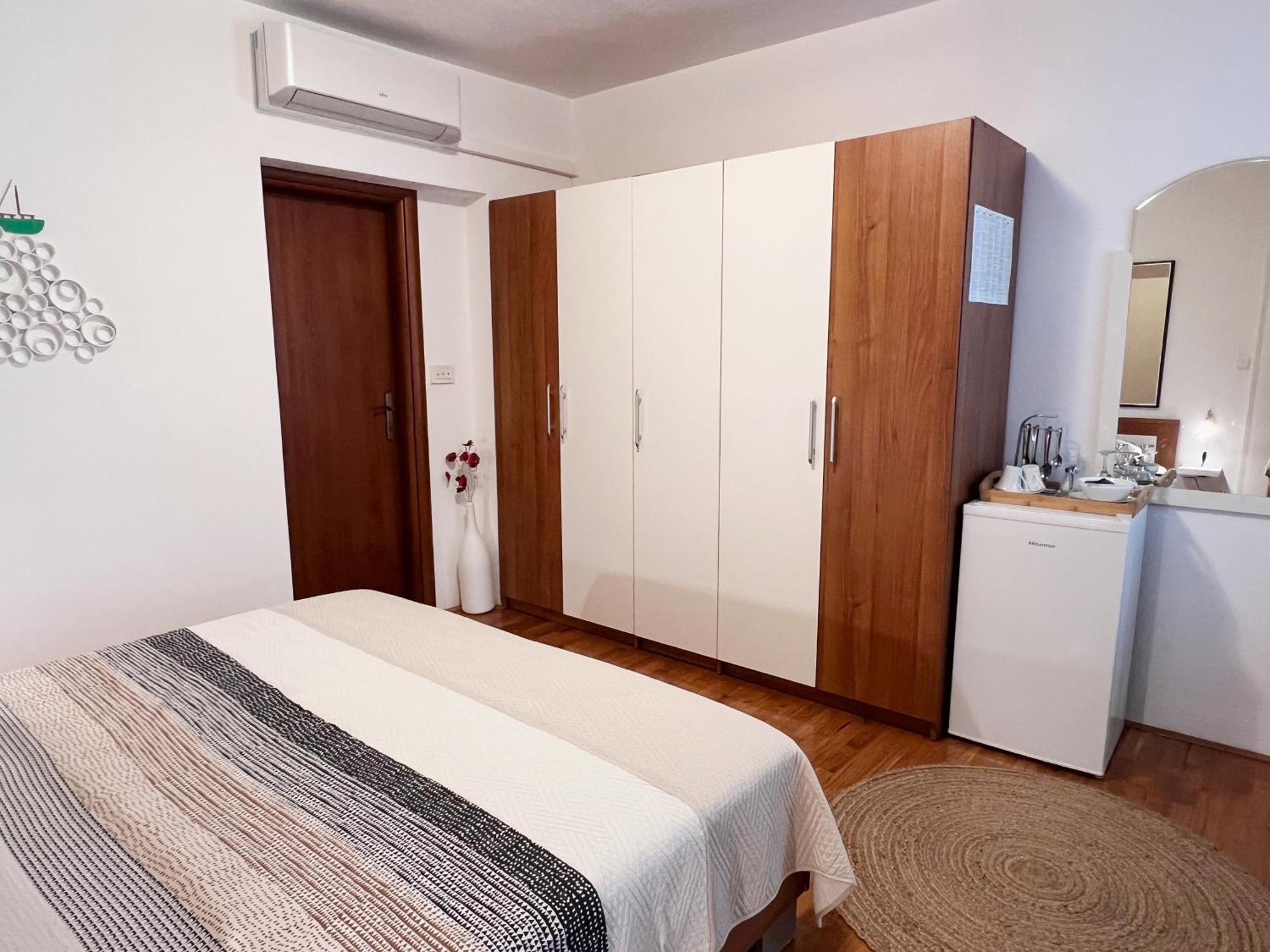 Room Tai - Spacious And Comfy With Private Terrace Đảo Hvar Ngoại thất bức ảnh